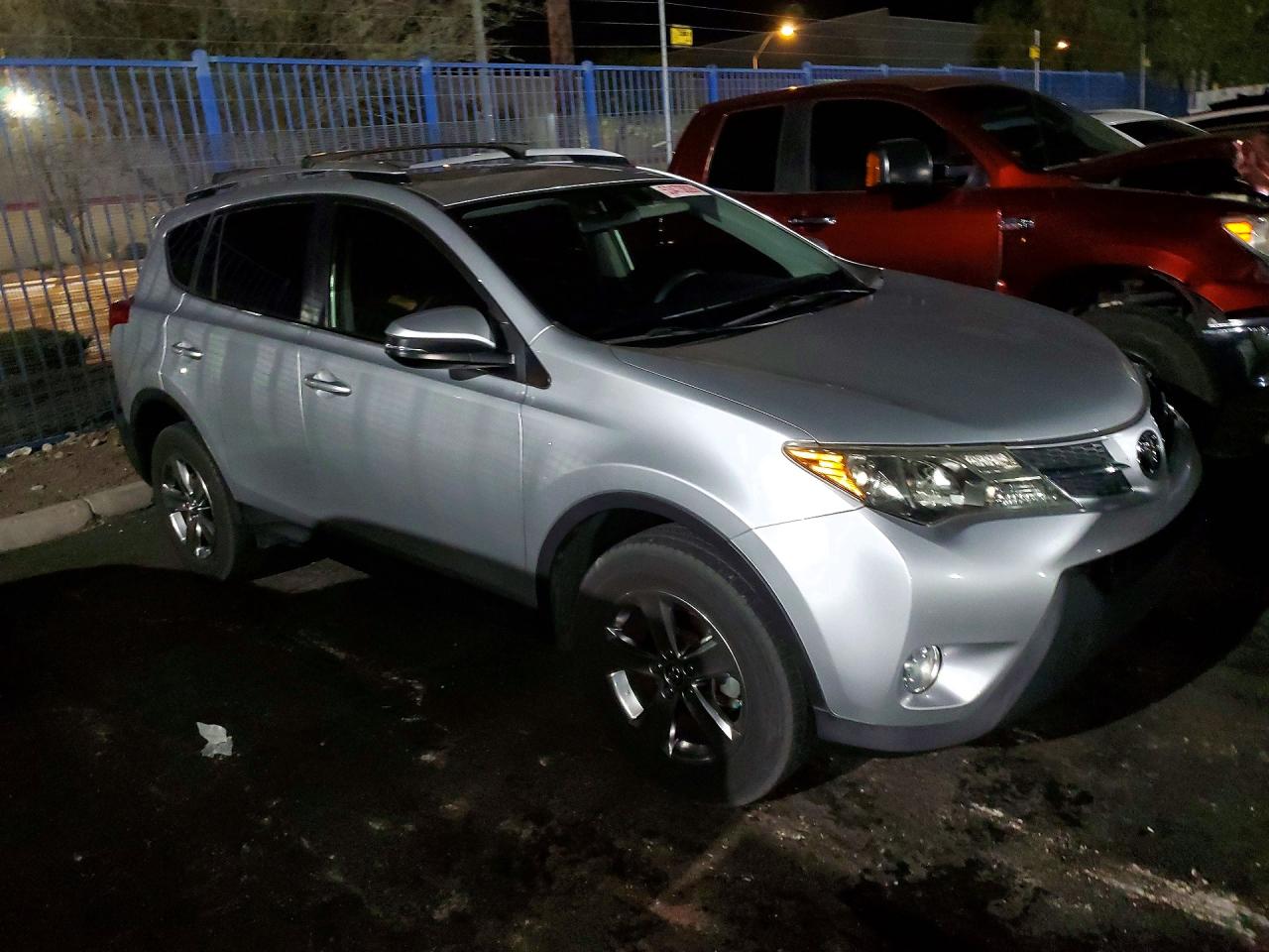 2015 TOYOTA RAV 4 — VIN JTMWFREV1FD078418 — photo 4